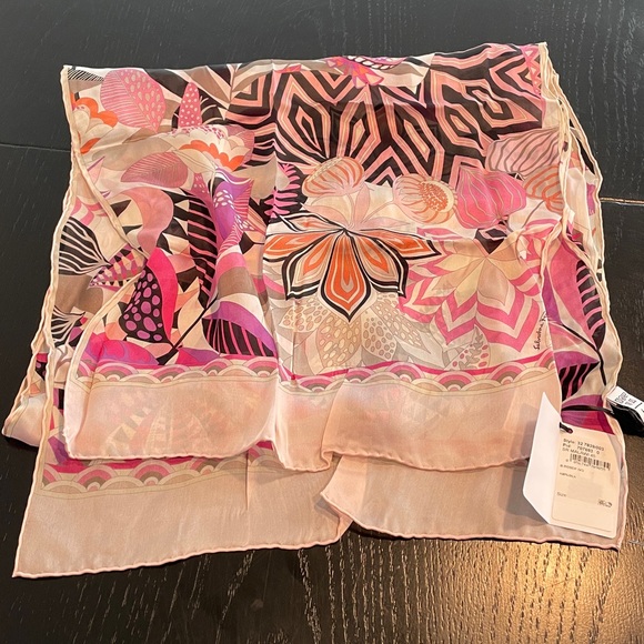 NWT Salvatore Ferragamo a Salvatore Malawi silk scarf 100% Seta silk Scarf $599 - Picture 5 of 10